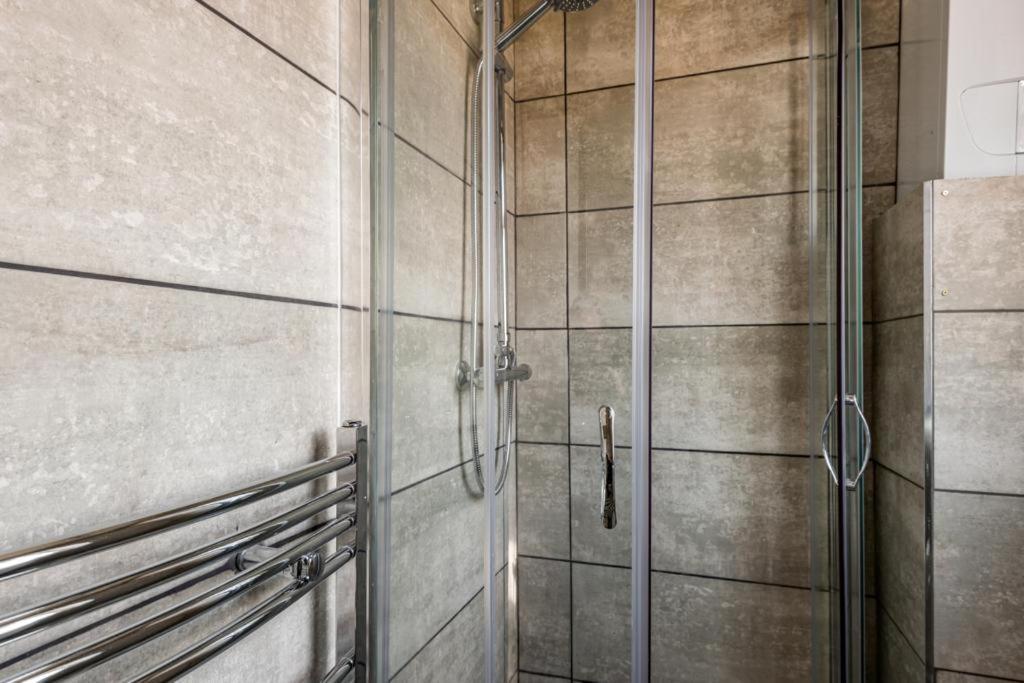 Hopetown Apartment-Modern 2 Bed With Free Parking Normanton  Екстериор снимка